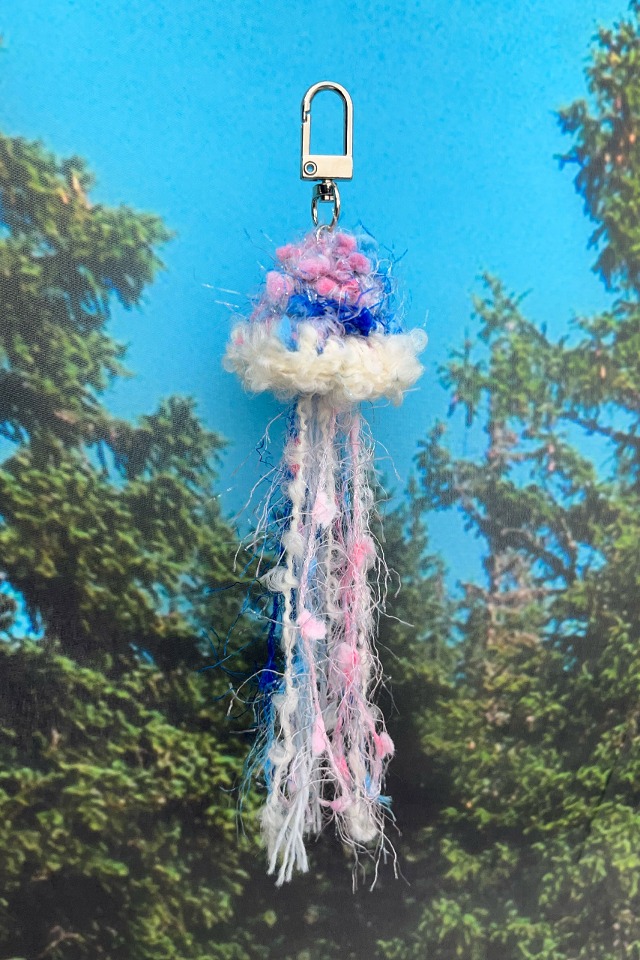 jellyfish keyring (pink blue)