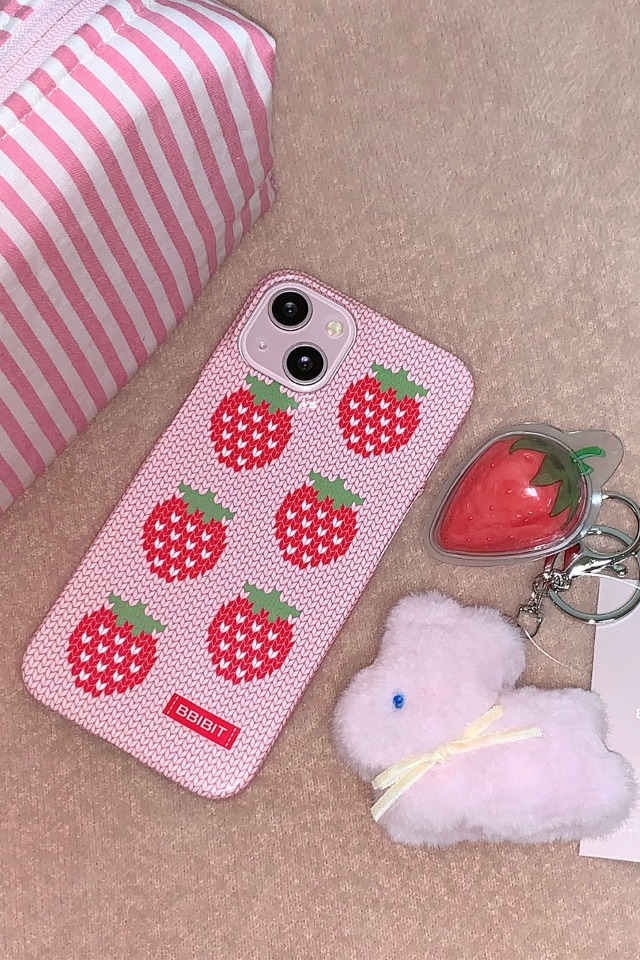 strawberry knit phone case (hard)